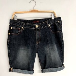 WHAT’S HOT Bermuda Shorts Jean